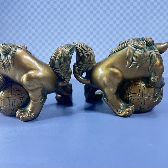 Vintage Brass Foo Dog Statues Pair Chinese Guardian Lions Gold & Green Feng Shui - Picture 7 of 13